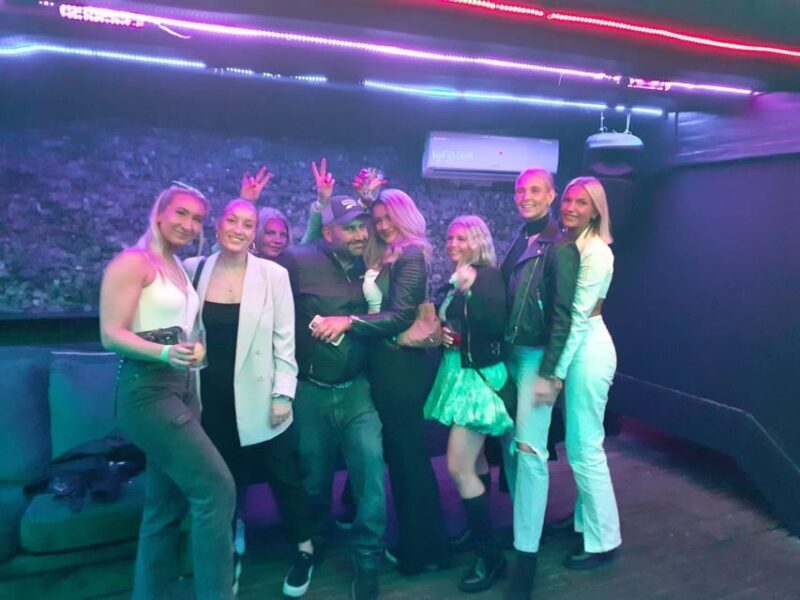 Fun explorers pub Crawl with 1 hour open bar and 3 VIP clubs - Key Points
