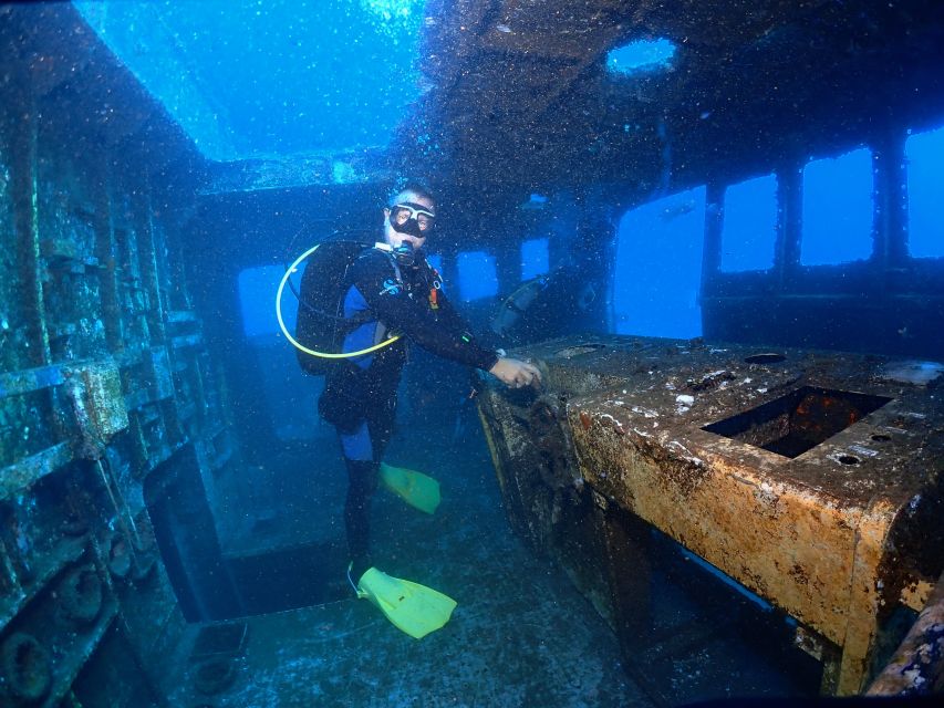 Funchal: Advanced Scuba Diving Afonso Cerqueira Wreck - Exploring the Wrecks Features