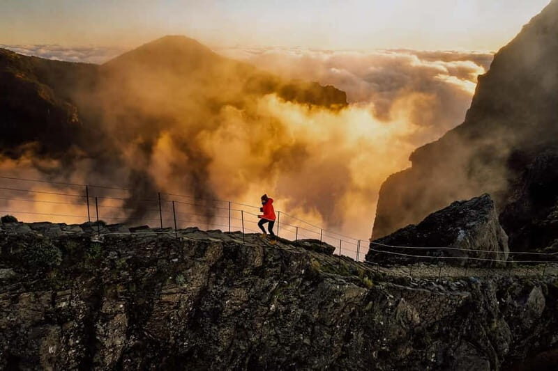Funchal: Sunrise Pico do Arieiro & Ruivo/Larano HikeTransfer - The Trails: PR1.2 & Vereda do Larano