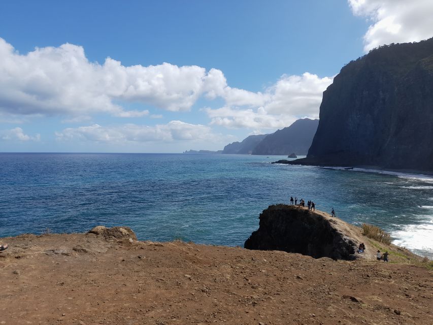 Funchal: Sunrise With Breakfast & East and West Madeira Tour - Live Tour Guide Languages