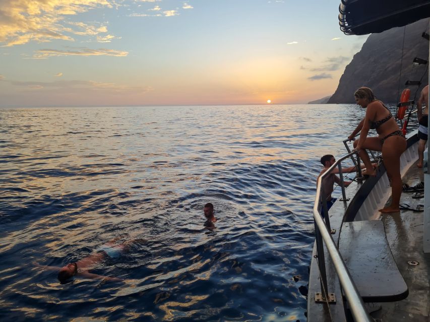 Funchal: Sunset Tour on Traditional Madeiran Boat W/ Drinks - Meeting Point Location