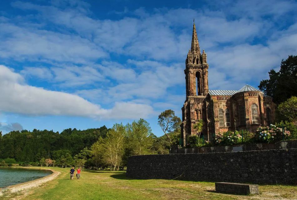 Furnas: Morning Experience With Thermal Baths and Lunch - Lunch With Cozido Dish