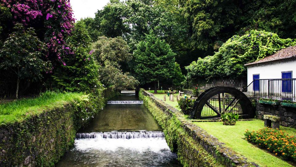 Furnas & Terra Nostra Botanic Park Guided Tour W/ Hotsprings - Furnas Crater Lake and Village