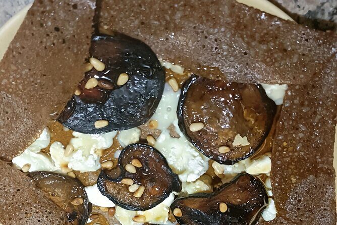 Galettes and Crêpes Cooking Class with Host table diner - Discover the Art of French Crêpes and Galettes in Paris