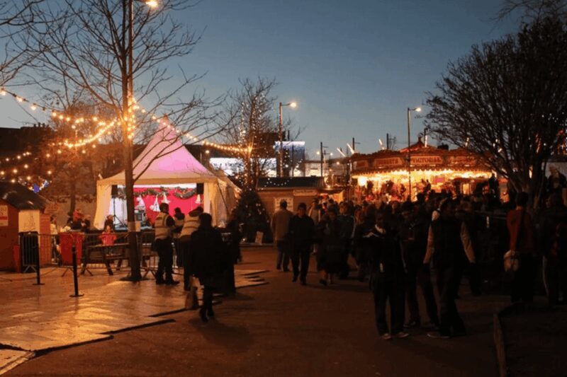 Galway: Christmas Market and City Highlights Walking Tour - A Festive Welcome at Eyre Square