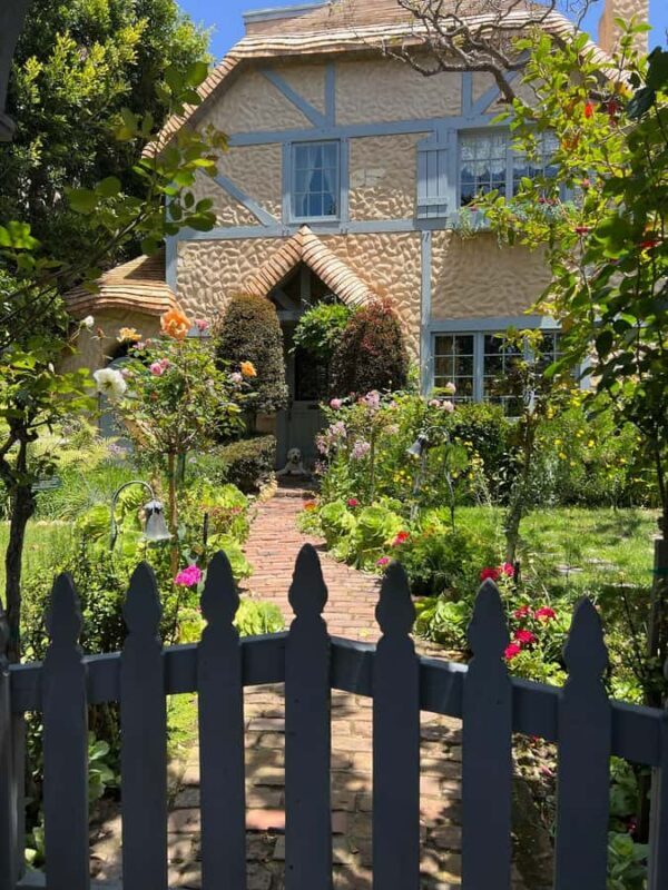 Garden Paths and Architectural Gems - Key Points