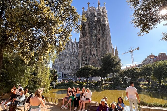 Gaudí & Sagrada Familia Tour - Small-Group Experience and Skip-the-Line Access