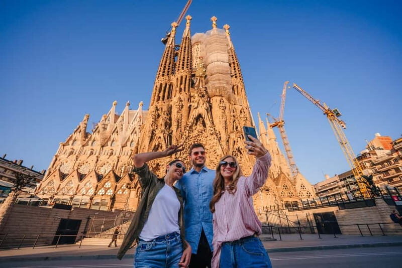 Gaudí's Artworks: Pedrera & Sagrada Família exclusive Tour - Key Points