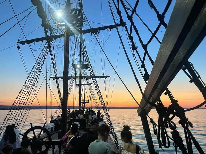 Gdansk: 8:30PM Evening Cruise With Live Music on Black Pearl - What to Expect