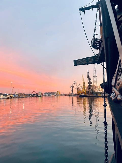 Gdansk: 8:30PM Evening Cruise With Live Music on Black Pearl - The Experience: Pros and Cons