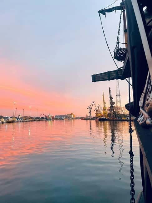 Gdansk: 8:30PM Evening Cruise With Live Music on Black Pearl - FAQ