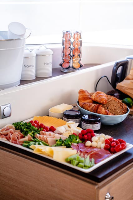 Gdansk/Sopot: Breakfast Cruise on a Catamaran - The Sum Up