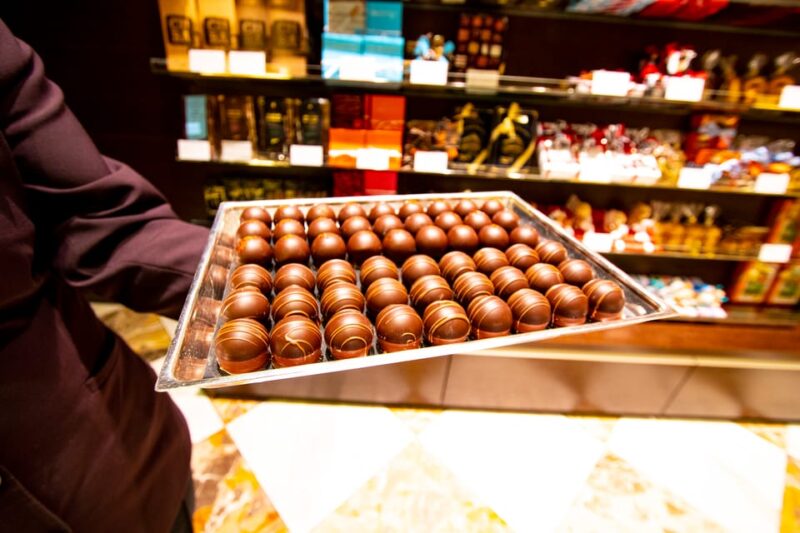 Geneva: Chocolate Tasting and Walking Tour With a Local - Booking and Cancellation Policy