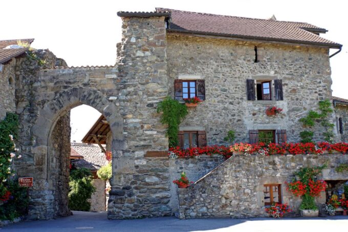 Geneva City Tour and Yvoire Medieval Village - Important Travel Tips