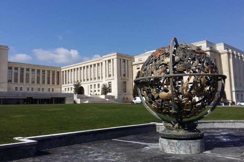 Geneva: International Area & Old Town Guided Bus Tour - Key Points