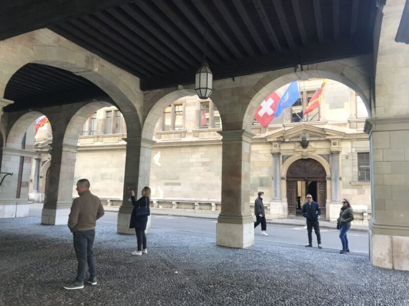 Geneva: United Nations, Old Town and Lake E-Bike Tour - Scenic Views