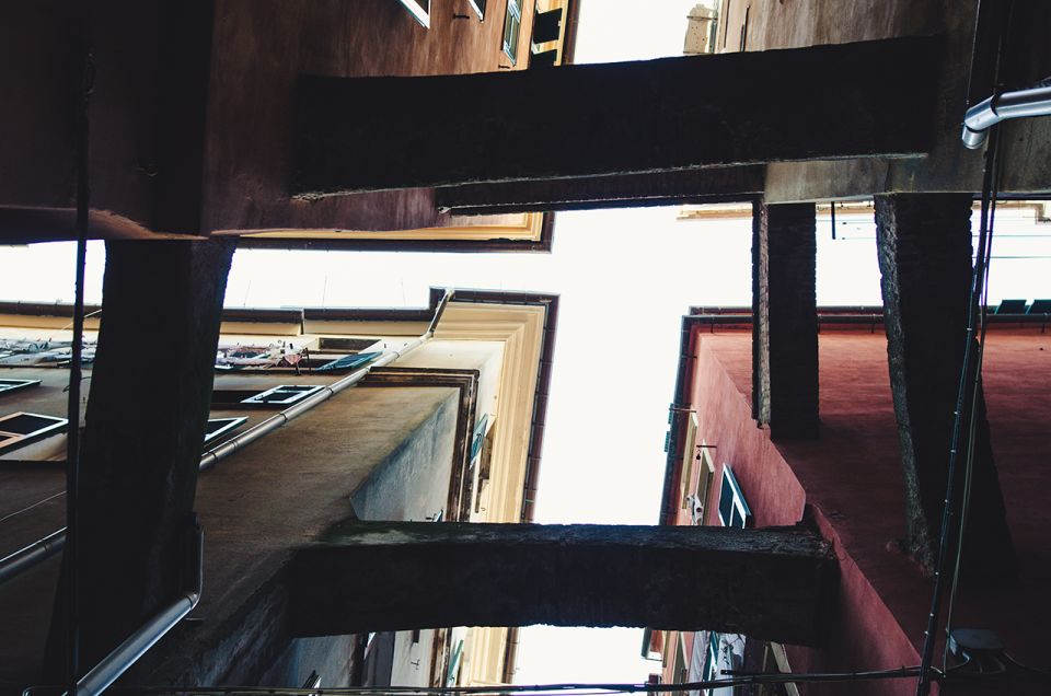 Genoa: Secret Corners Photography Tour and Traditional Snack - Explore Genoas Historic City Center