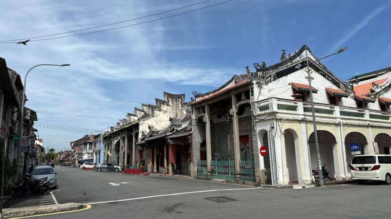 George Town: Heritage Walking Tour with Street Food Tasting - A Deep Dive into the Experience