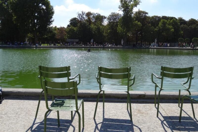 German Private Walking Tour Through Montmartre & Passages - Exploring Montmartre