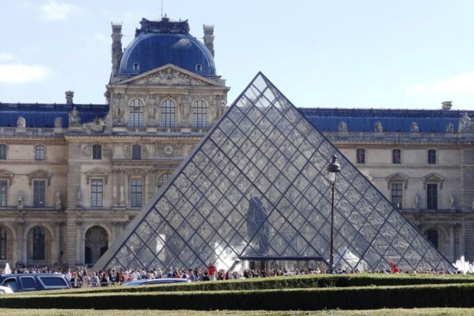 German Private Walking Tour Through Montmartre & Passages - Frequently Asked Questions