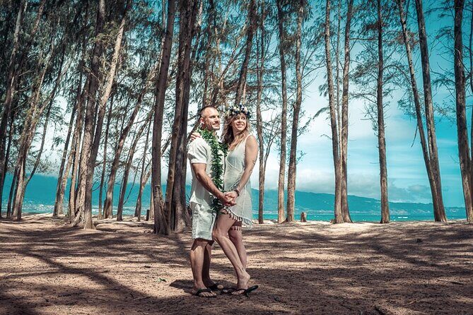 Get Engaged on Maui Beach with a Photographer - Who Should Consider This Experience?