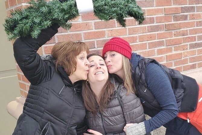 Get in the Holiday Spirit Scavenger Hunt in Williamsburg - An Honest Look at the Williamsburg Holiday Scavenger Hunt