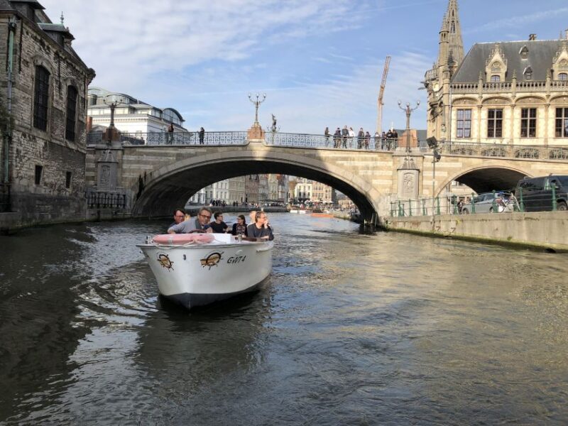 Ghent: 40-Minute Historical Boat Tour of City Center - Itinerary Breakdown: What Youll See and Learn
