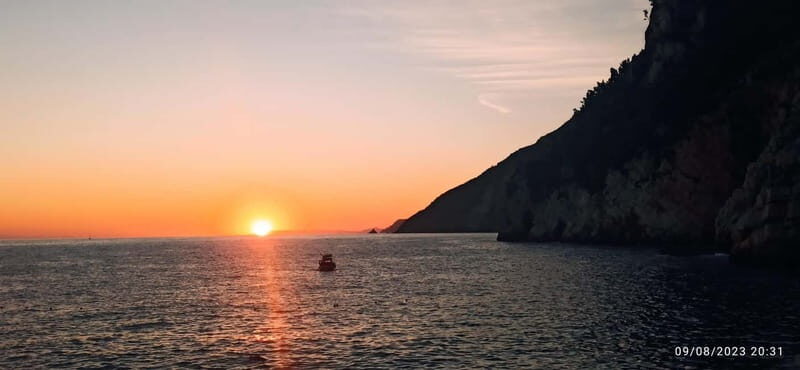 GHP BOAT - PRIVATE SUNSET TOUR WITH APERITIVO - Key Points