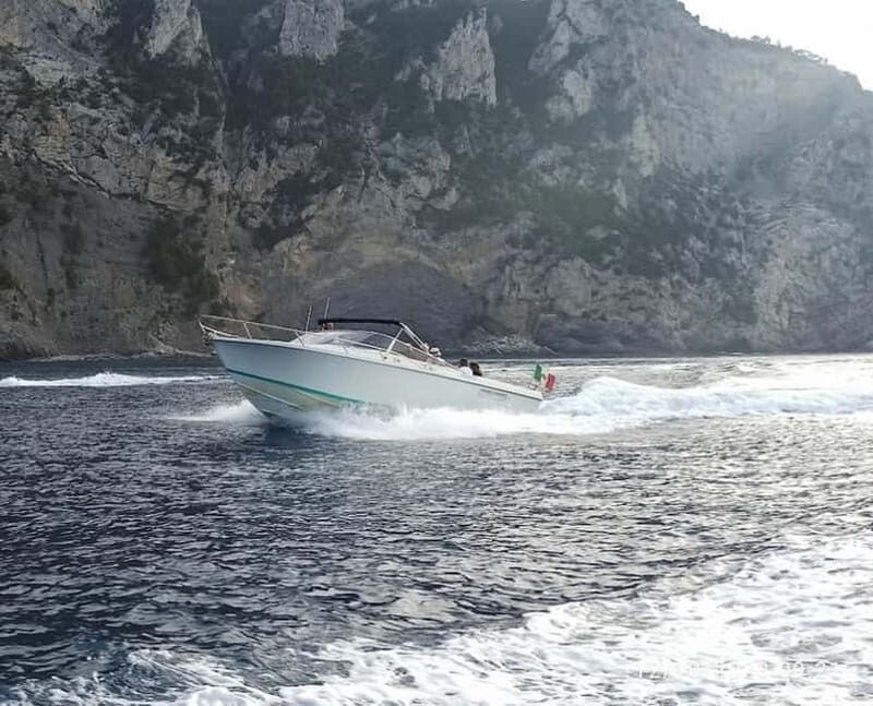 GHP LUXURY BOAT 4 HOURS PRIVATE TOUR - GULF OF THE POETS - Key Points
