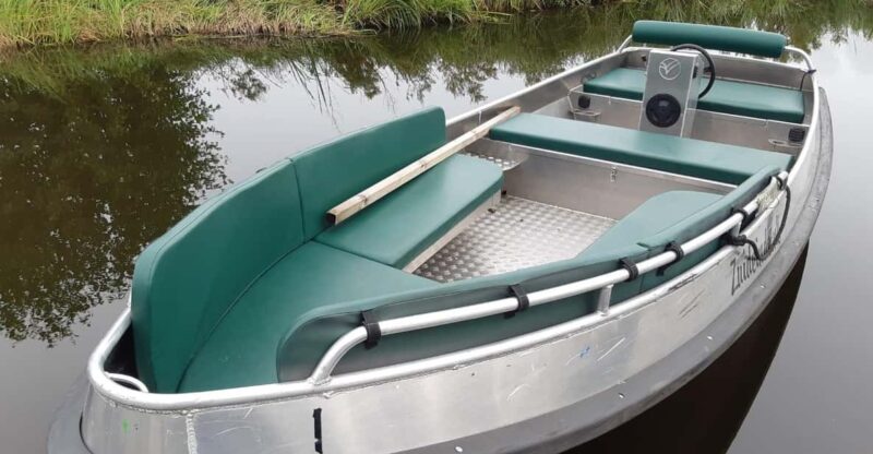 Giethoorn: 2 Hours 6 Persons Boat Steeringwheel + Cushions - Good To Know