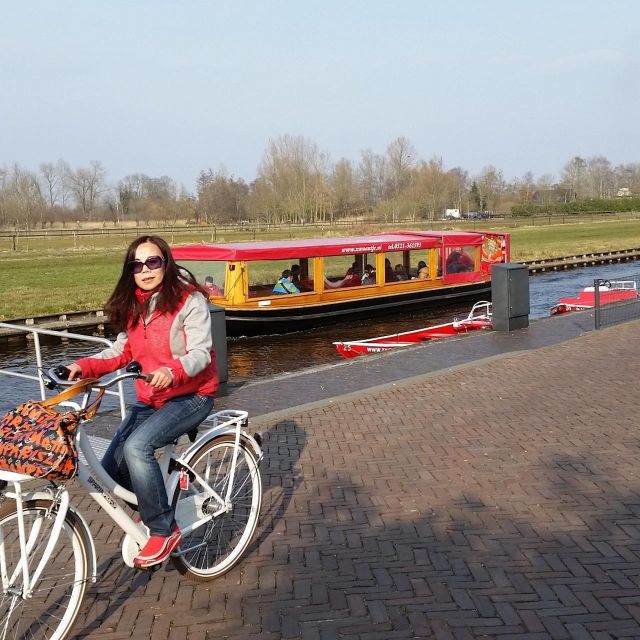 Giethoorn: Bike Rental - Exploring Giethoorn by Bike