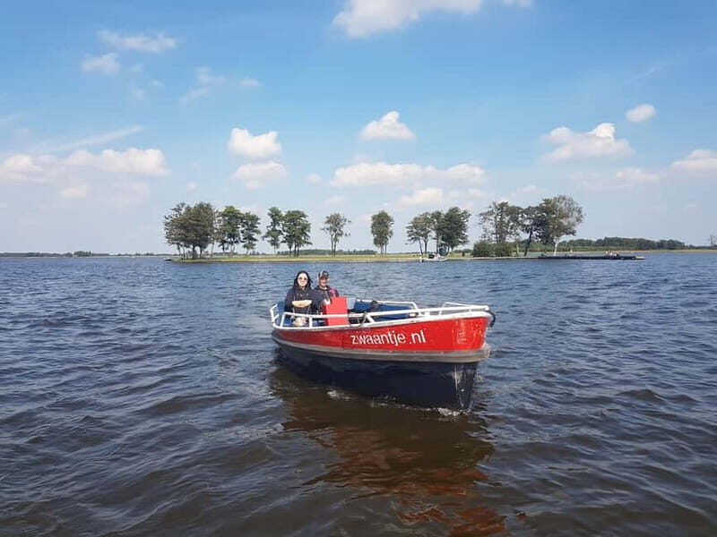 Giethoorn: Boat Rental 2,5 hour 1-8 persons - Discovering Giethoorn’s Canal Network