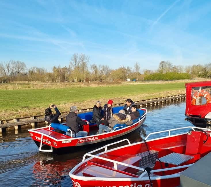 Giethoorn: Boat Rental 2,5 hour 1-8 persons - Visiting Giethoorn House Museum and Village Life