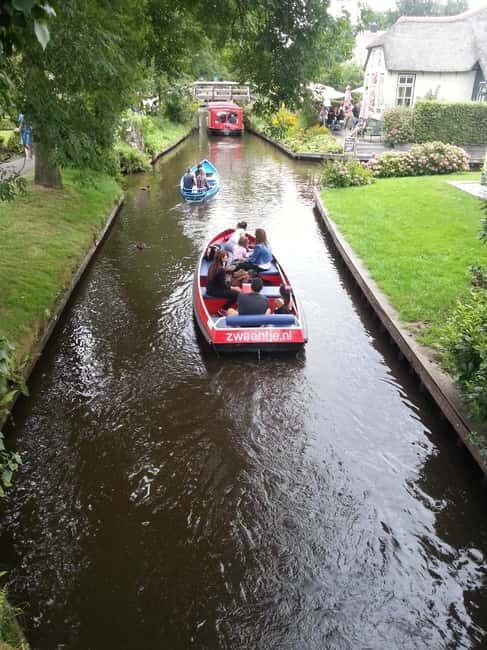 Giethoorn: Boat Rental 2,5 hour 1-8 persons - Who Will Love This Experience?