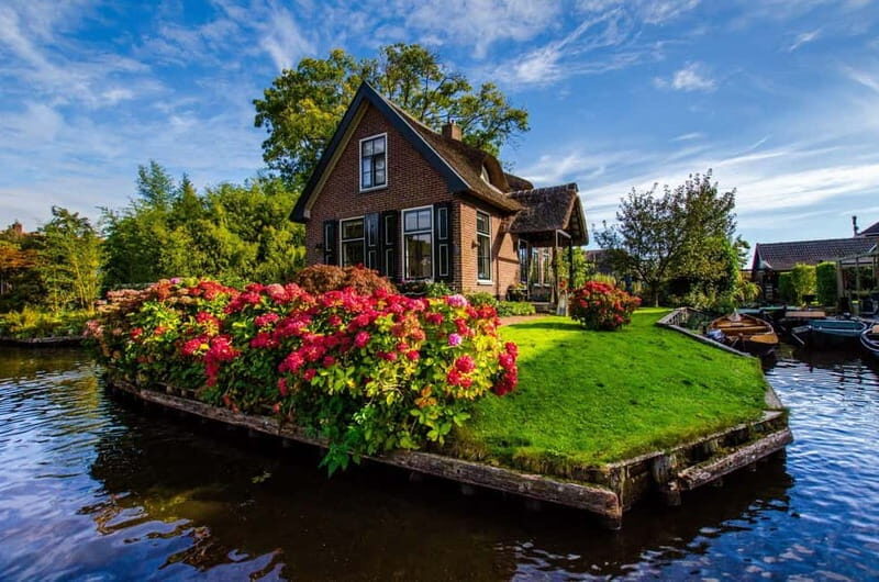 Giethoorn: Canal Cruise & lake Tour & Sightseeing Village - An Authentic Glimpse of Giethoorn’s Charm