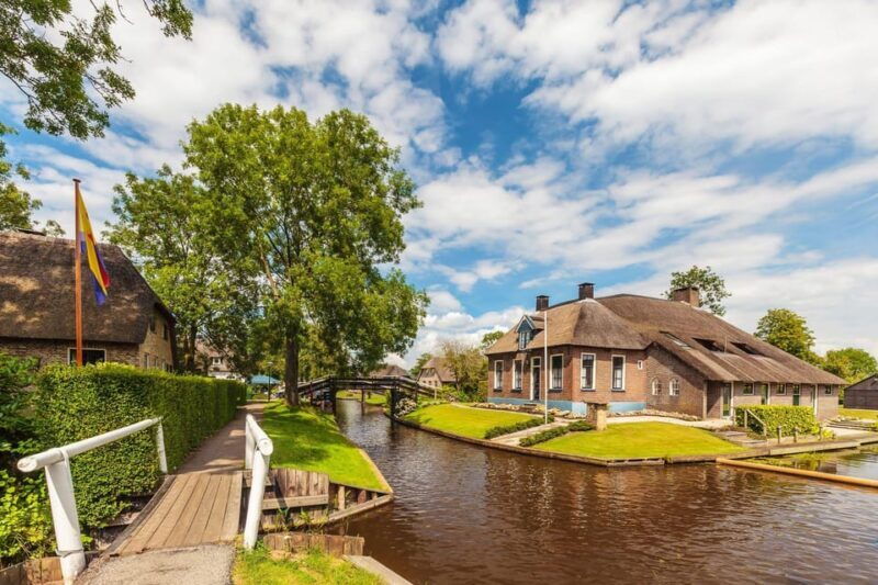 Giethoorn: Canal Cruise & lake Tour & Sightseeing Village - Key Points