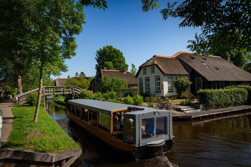 Giethoorn: Canal Cruise & lake Tour & Sightseeing Village - Authenticity and Practical Tips