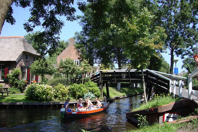Giethoorn Day Trip From Amsterdam With Cruise and Cheeseplatter - Group Size and Accessibility