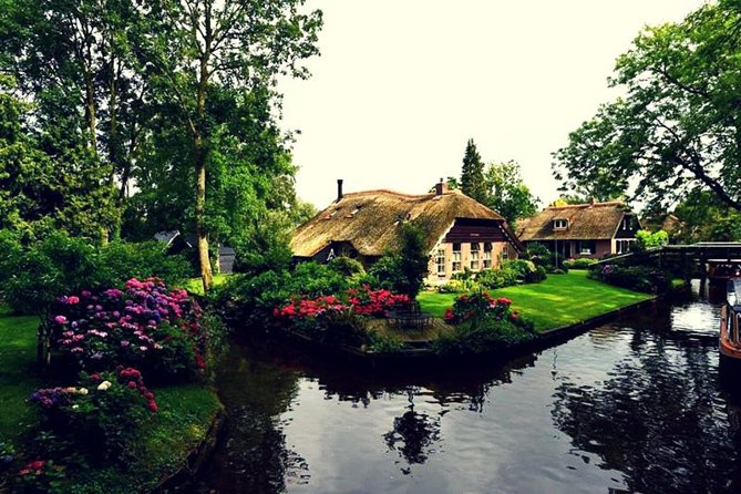 Giethoorn Day Trip From Amsterdam With Small Electric Boat - Key Points