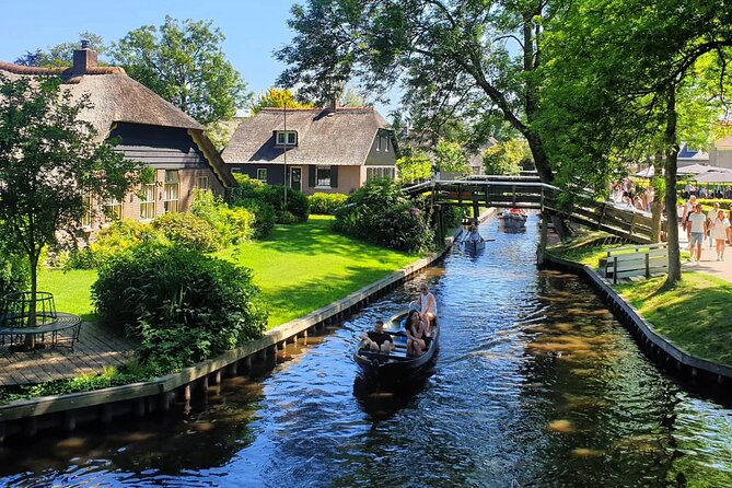 Giethoorn Day Trip From Amsterdam With Small Electric Boat - Small-Group Tour Experience