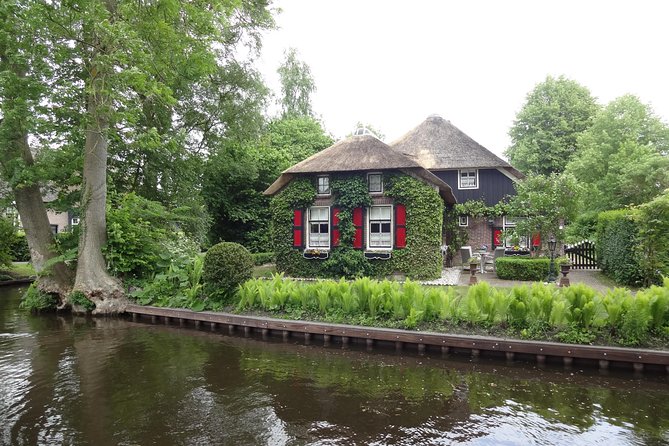 Giethoorn Day Trip From Amsterdam With Small Electric Boat - Thatched-Roof Houses and Canals
