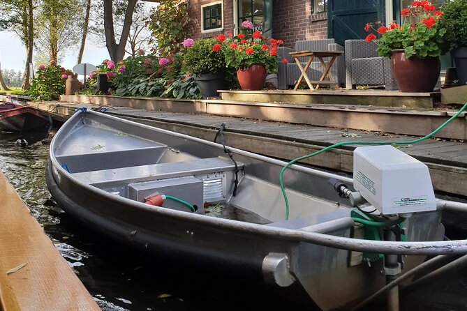 Giethoorn Day Trip From Amsterdam With Small Electric Boat - Walking Tour Along Waterways