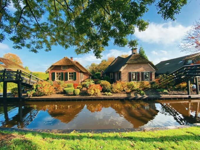 Giethoorn: Luxury Private Boat 2 Hour Tour With Local Guide - Frequently Asked Questions