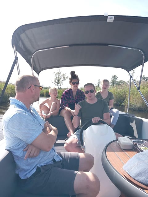 Giethoorn: Private Boat Tour With Free Drinks - Pricing Details