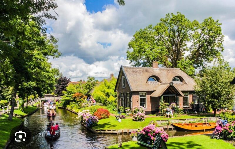 Giethoorn Private Day Tour From Amsterdam Including BoatTour - Itinerary Details