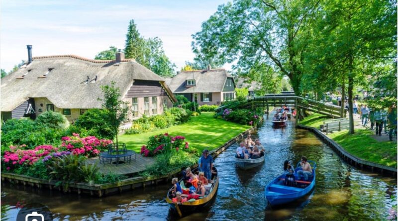 Giethoorn Private Day Tour From Amsterdam Including BoatTour - What to Expect