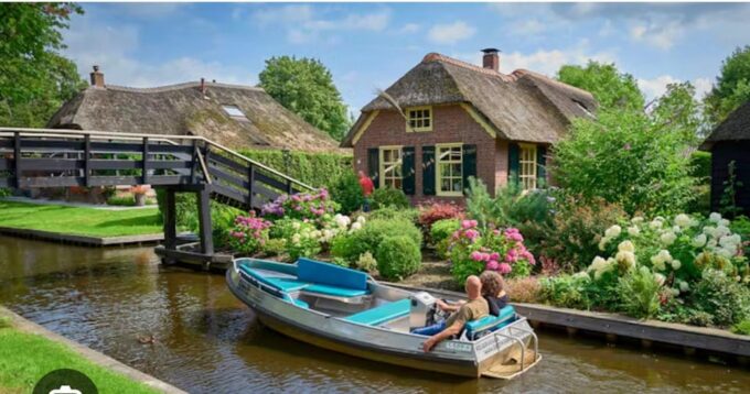 Giethoorn Private Day Tour From Amsterdam Including BoatTour - Booking Your Tour