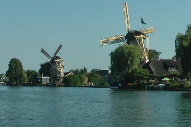 Giethoorn Private Tour Guide Giethoorn in Luxury Jaguar S Type - Weather Protection and Refreshments Included