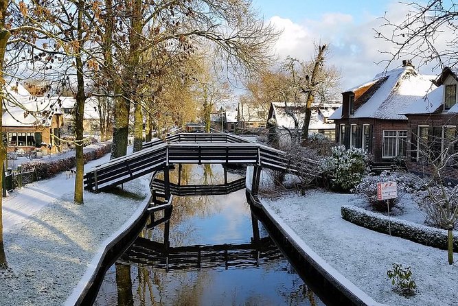 Giethoorn Private Tour Guide Giethoorn in Luxury Jaguar S Type - Viator Support and Cancelation Policy