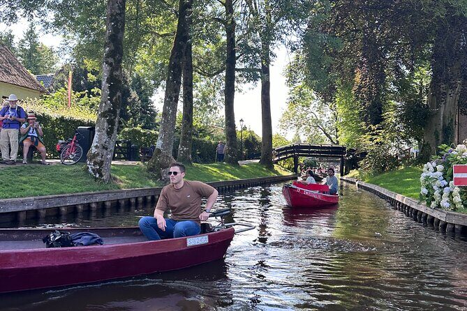 Giethoorn Roundtrip Transport with Optional Guided Canal Cruise - Introduction